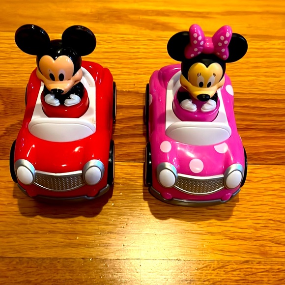 Disneys Mickey Mouse & Minnie Mouse Cars - Picture 1 of 2